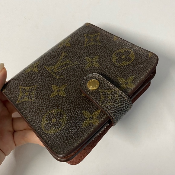 100% Authentic Louis Vuitton Bifold Compact Monogram Wallet - Picture 3 of 14